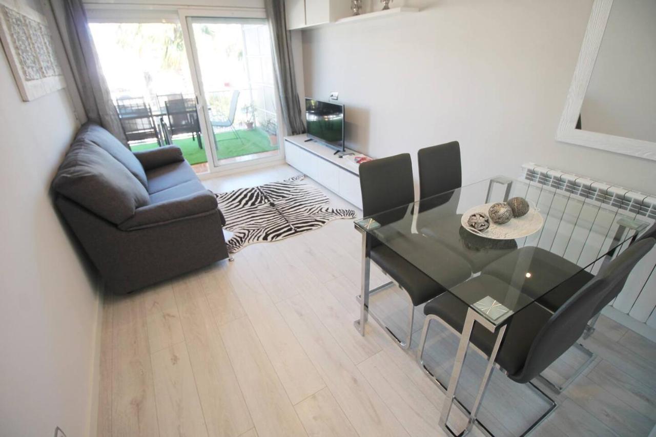 Family Deluxe Apartment Beach Castelldefels Exterior photo